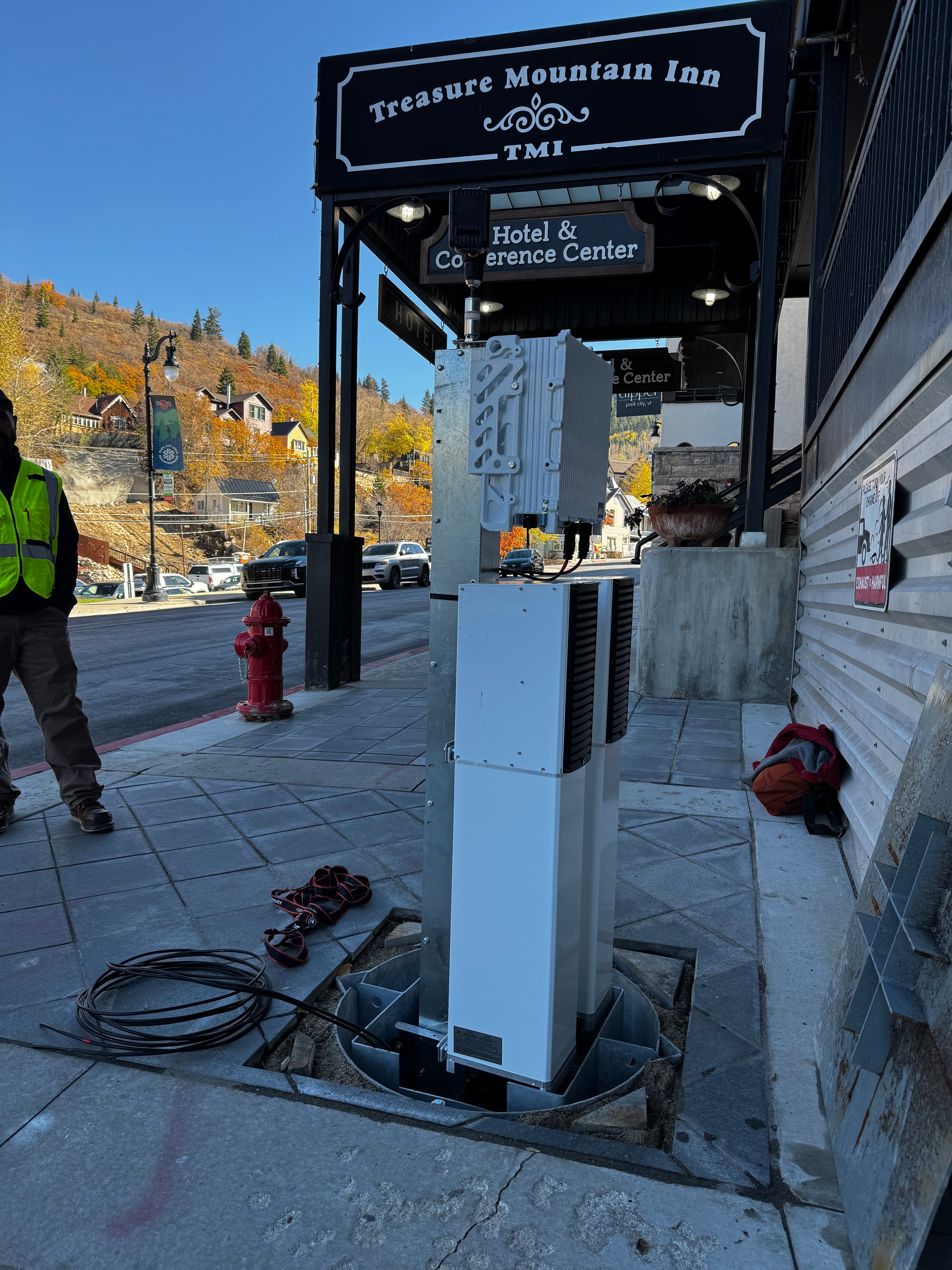 Fully extended vault cartridge with equipment visible from street level